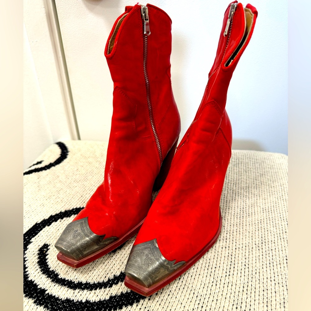 Size US 8.5 
Color: Flame (Red) O60
Leather
Free People 
style no 55730378